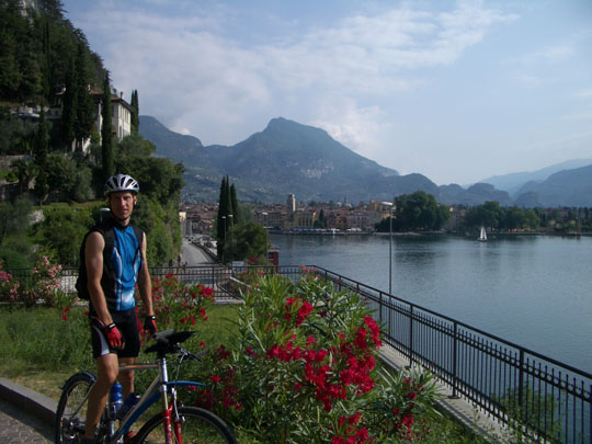 Pohled na letovisko Riva del Garda