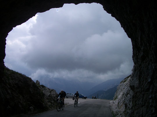 Horsk silnika na Mangartsk sedlo je cyklistickou lahdkou Julskch Alp